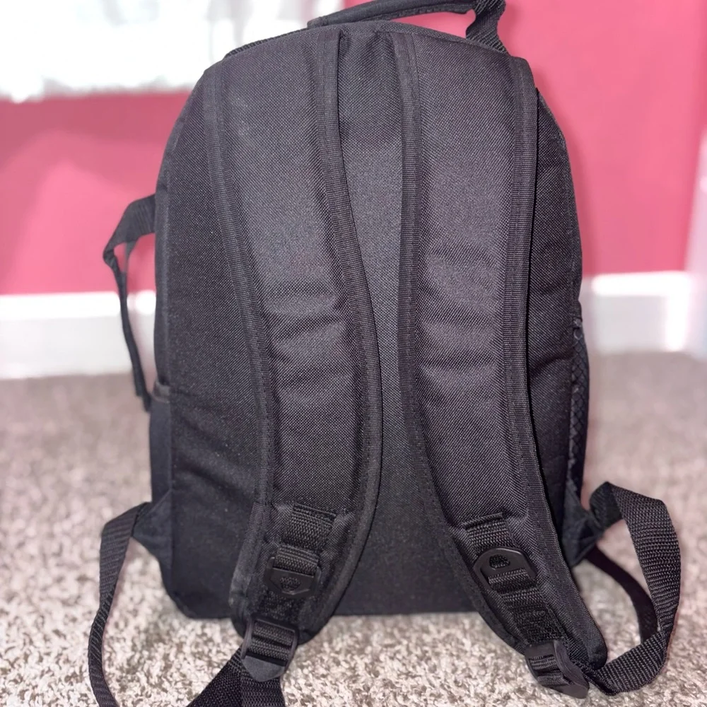 Canon eos d2000 Camera Kit with Accessories